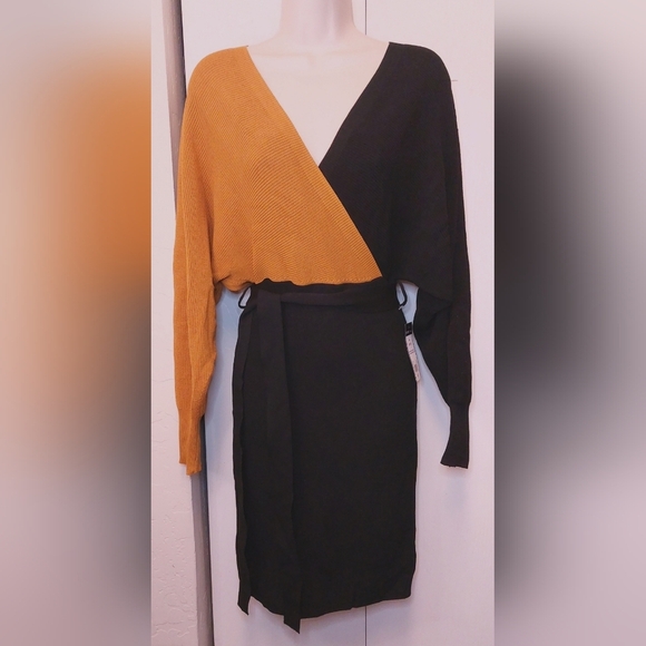 BCBG Paris Women's Surplice Bodycon Mini Sweater Dress NWT Size Medium Chic Glam - Picture 1 of 13